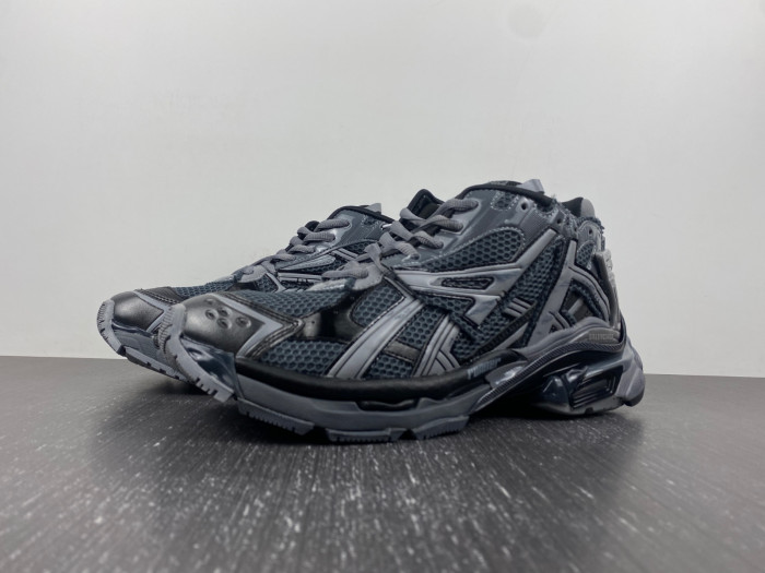 BLCG RUNNER SNEAKER 677403 W3RBR 151547