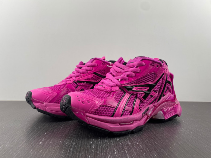 BLCG RUNNER SNEAKER 677402 W3RB2 5510