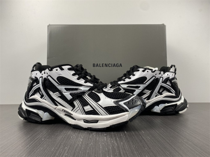 BLCG RUNNER SNEAKER 677403 W3RB2 9010