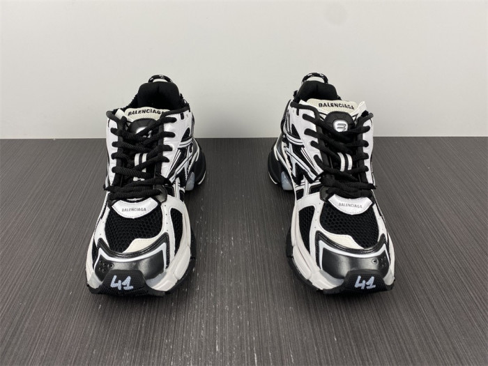 BLCG RUNNER SNEAKER 677403 W3RB2 9010