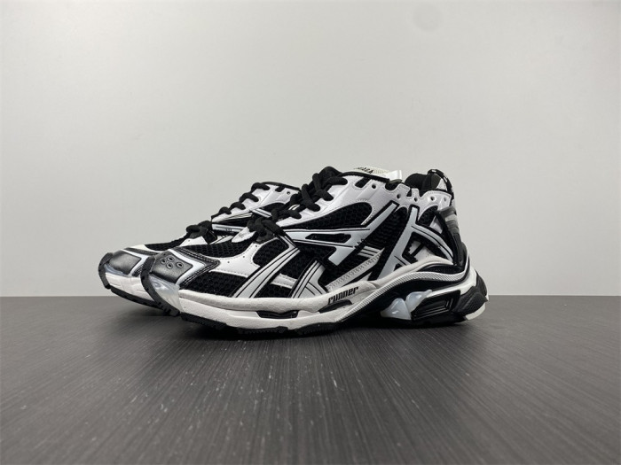 BLCG RUNNER SNEAKER 677403 W3RB2 9010