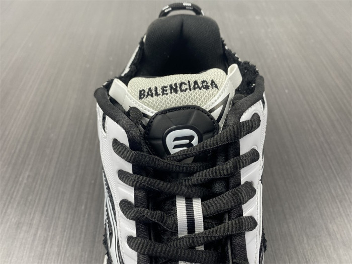 BLCG RUNNER SNEAKER 677403 W3RB2 9010