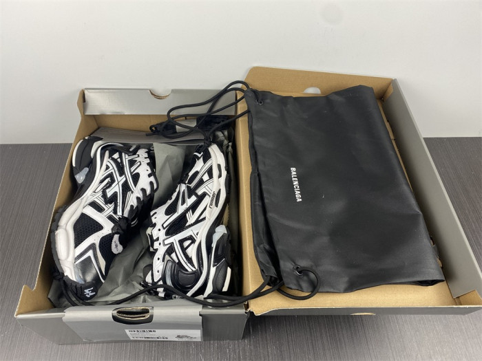 BLCG RUNNER SNEAKER 677403 W3RB2 9010