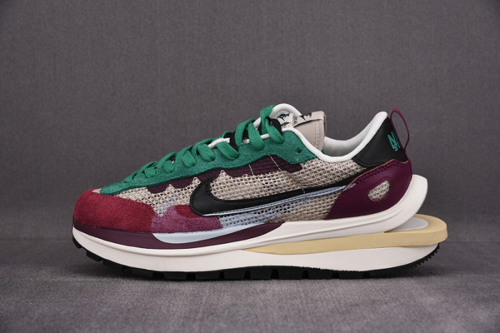 Nike Vaporwaffle sacai Villain Red Neptune Green DD3035-200
