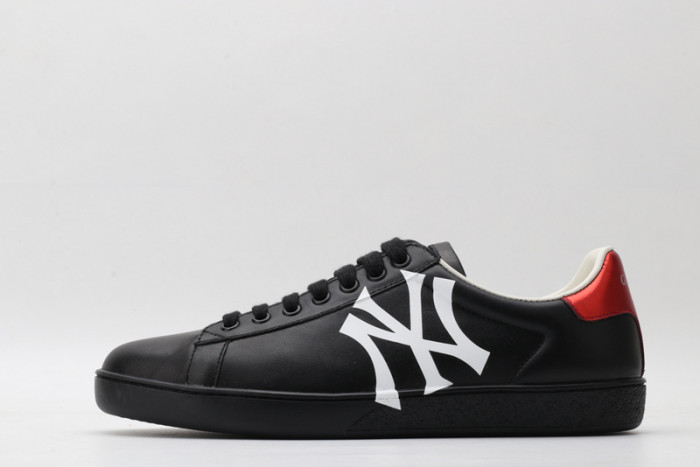 Gu66 Ace Embroidered Low-Top Sneaker