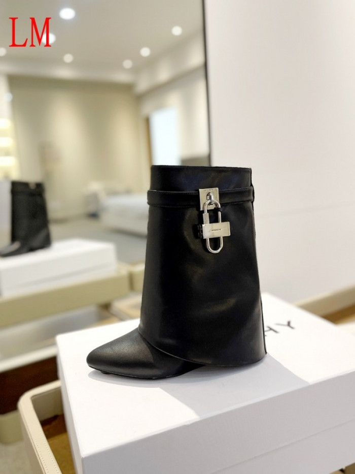 G1VENCHY BOOTS